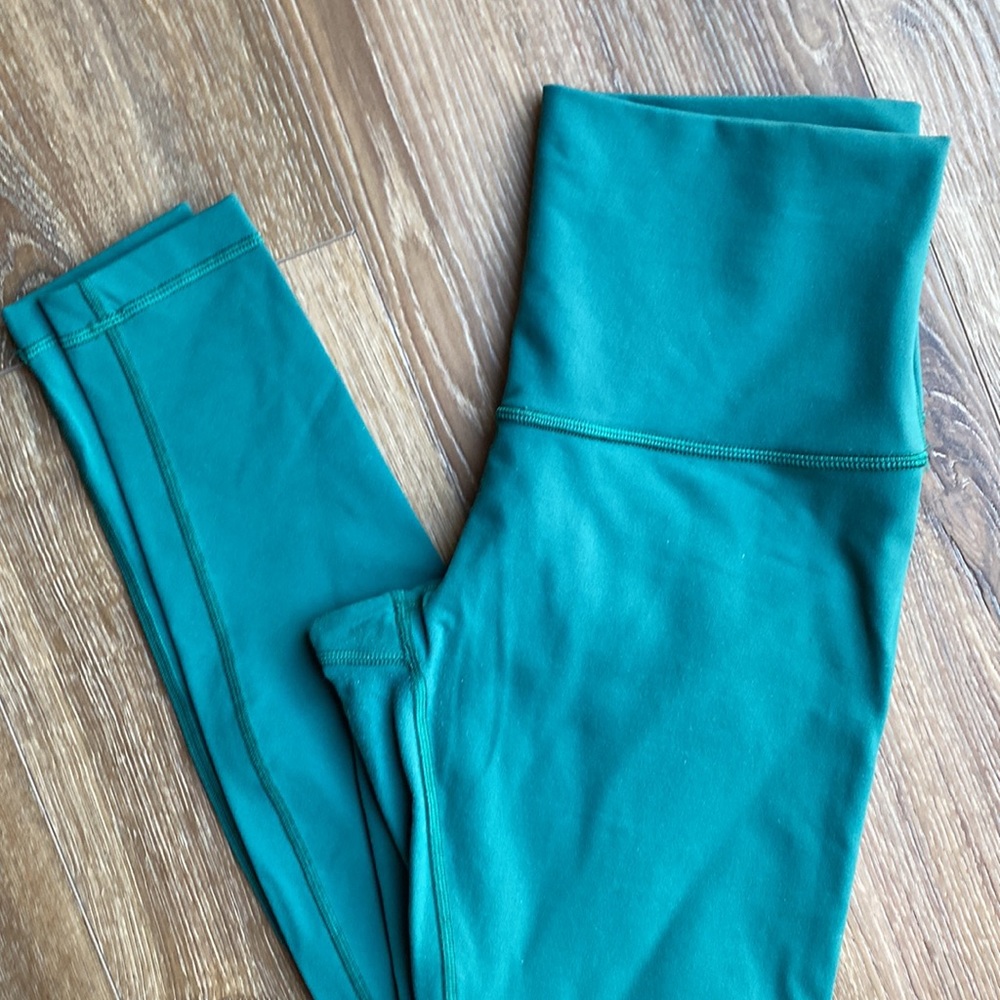 LULULEMON wunder under size 8- 7/8 ankle leggings